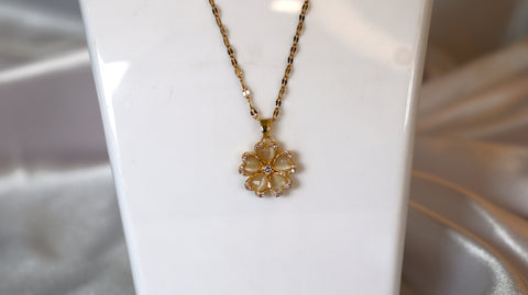 Sparkles4u Daisy Pendant Necklace for Women and Girls, Flower Pendant Chain, White Colour Pendant for Girls and Women, Charm Pendant for Women and Girls